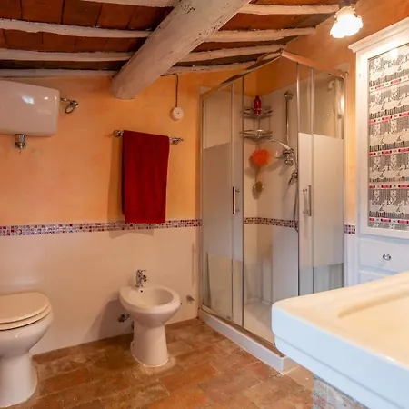 Вилла Casale Delle Farfalle 12, Emma