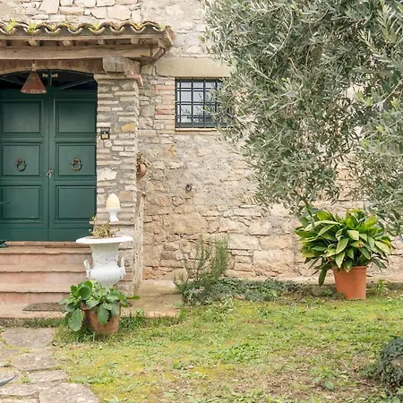 Casale Delle Farfalle 12, Emma