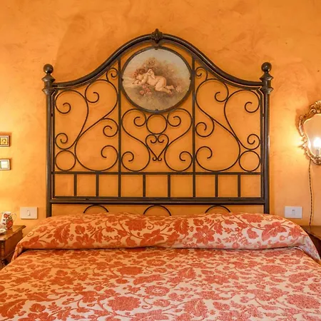 Casale Delle Farfalle 12, Emma