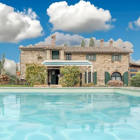 Villa Casale Delle Farfalle 12, Emma *